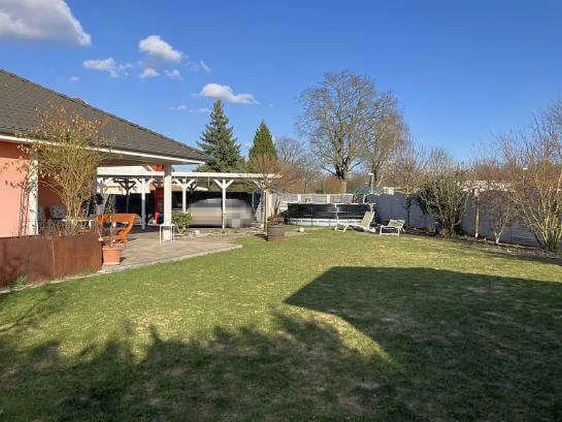 Einfamilienhaus mit Doppelcarport und Schuppen in Petershagen — Bild 3