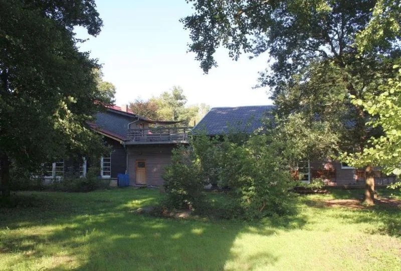 Zweifamilienhaus mit Nebengebäuden in Rüdersdorf bei Berlin — Bild 3
