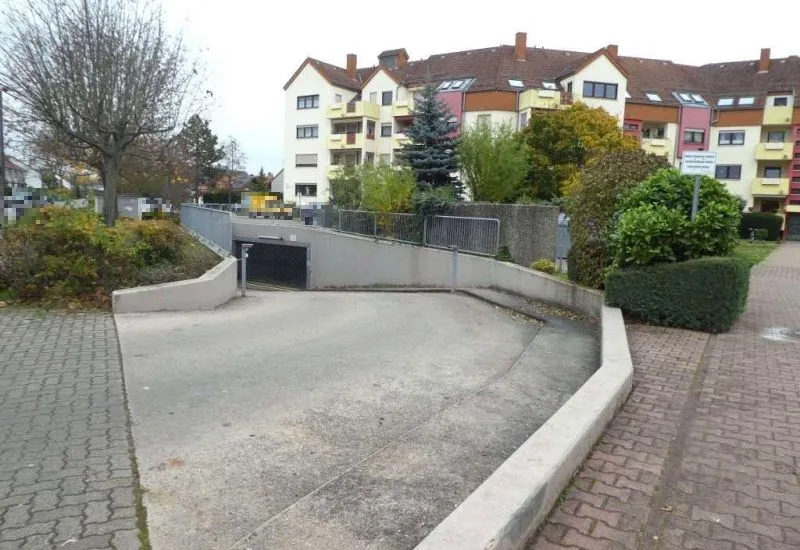 3-Zimmer-Wohnung, Tiefgaragenstellplatz und Pkw-Stellplatz im Freien in Limburgerhof — Bild 2