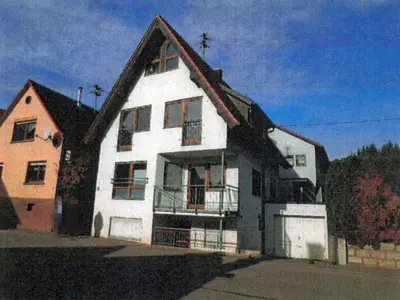 Einfamilienhaus und Grundstück mit 2 Kfz-Stellplätzen in Untergruppenbach