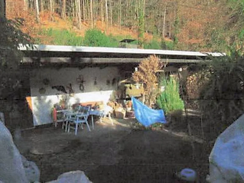 Einfamilienhaus, unbebautes Grundstück und Garagengebäude in Wilhelmsfeld — Bild 2