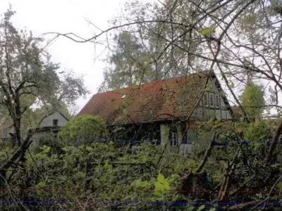 Einfamilienhaus mit Garage und Nebengebäude in Zechin