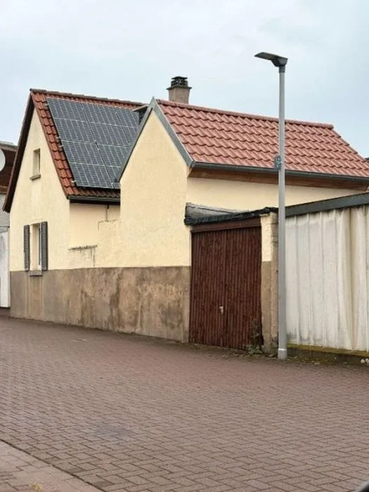 Einfamilienhaus nebst Nebengebäude und Garage in Ludwigshafen