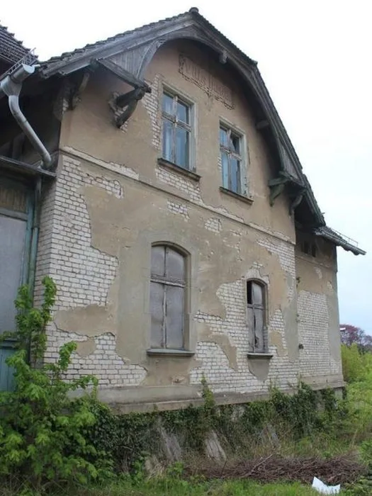Zwei Villengebäude und Abrissgebäude in Rüdersdorf bei Berlin — Bild 3