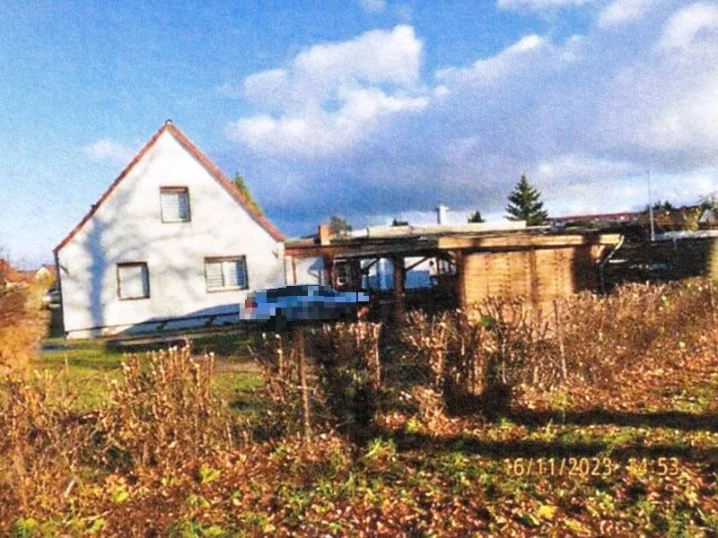 Einfamilienhaus mit mehreren Garagen und Carport in Fürstenwalde/Spree — Bild 2