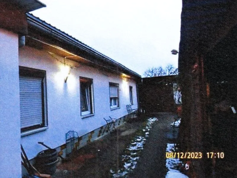 Einfamilienhaus mit mehreren Garagen und Carport in Fürstenwalde/Spree — Bild 3