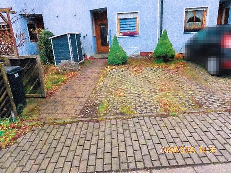 Reihenmittelhaus und Kfz-Stellplatzfläche in Erkner — Bild 2