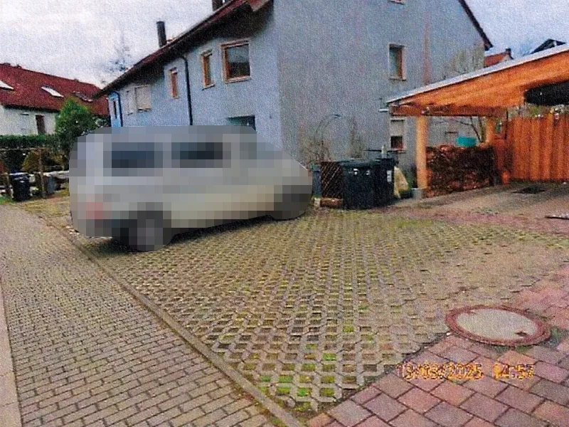 Reihenmittelhaus und Kfz-Stellplatzfläche in Erkner — Bild 3