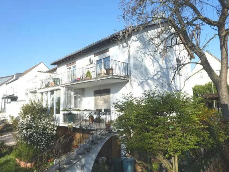 Doppelhaushälfte mit Carport in Ludwigshafen