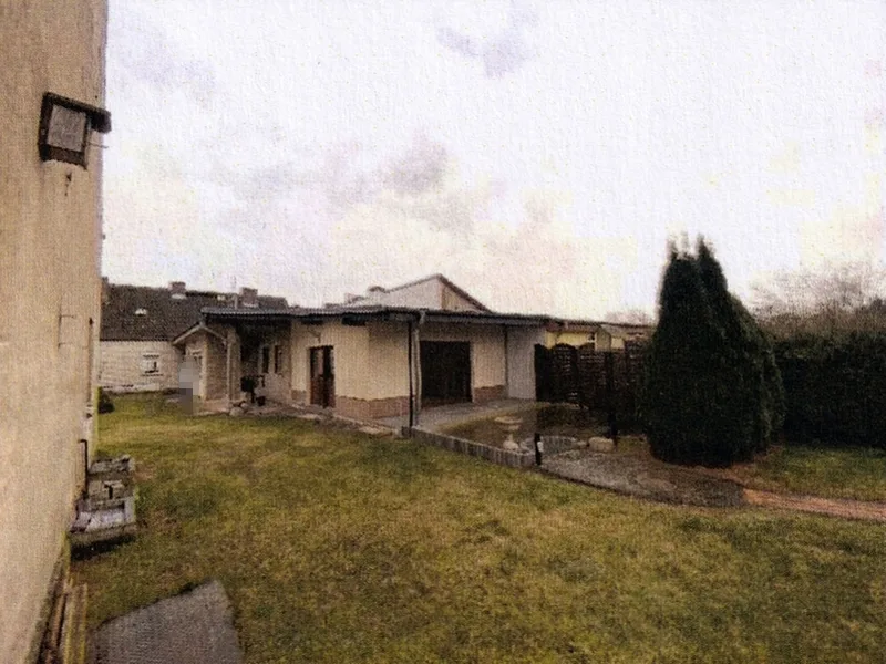 Wohnhaus und Nebengebäude in Gosen — Bild 3