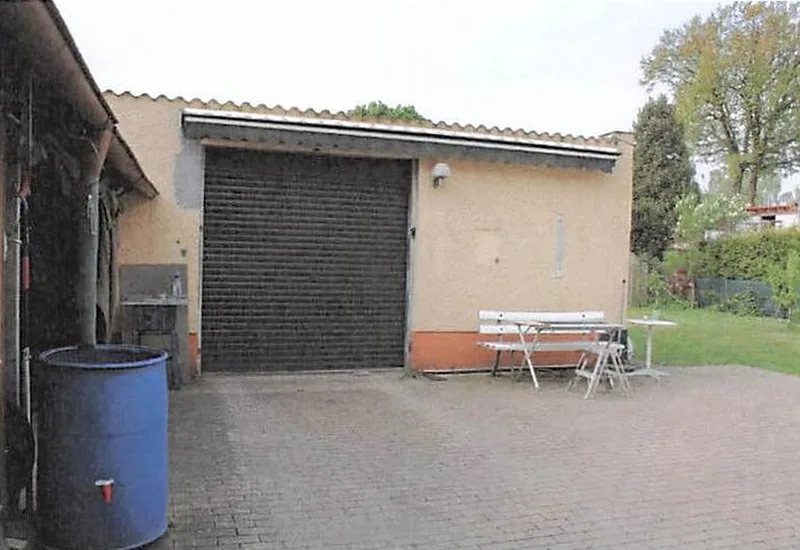 Wohngebäude mit Nebengebäude in Woltersdorf — Bild 3