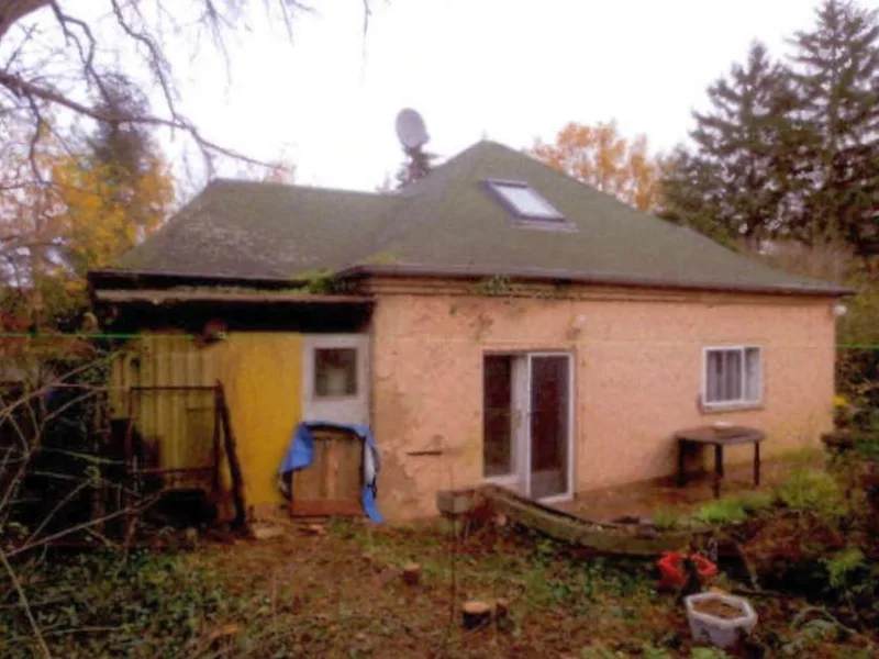 Eckgrundstück mit Wohnhaus/Siedlungshaus (Abbruchsubstanz) in Altlandsberg — Bild 2