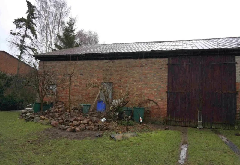 1/5 Miteigentumsanteil an Einfamilienwohnhaus mit Anbau und Nebengebäuden in Görmin OT Passow — Bild 3