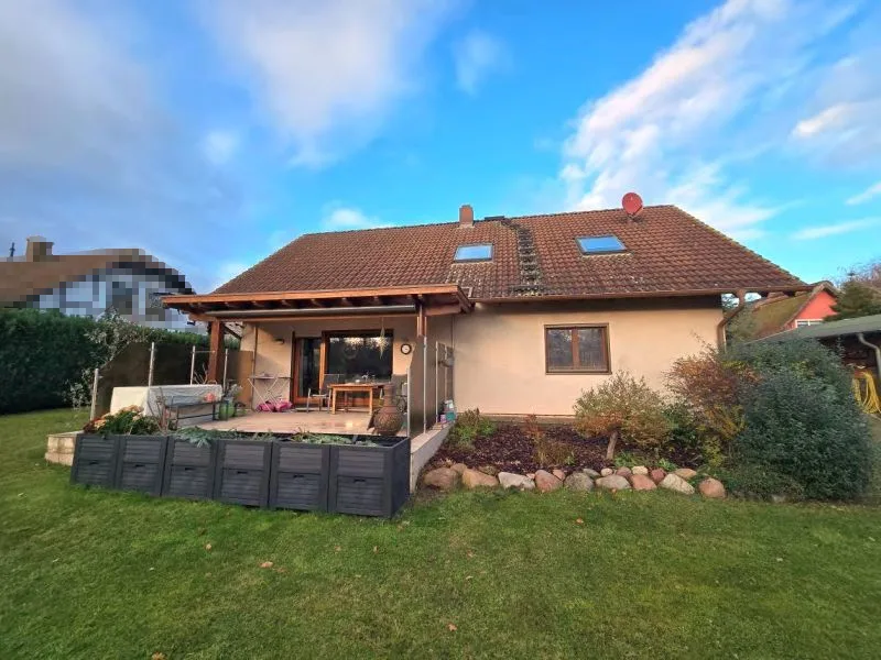 Einfamilienwohnhaus mit Gartenhaus in Zempin