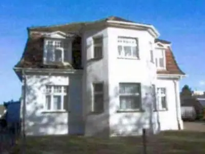 Zwei Mehrfamilienwohnhäuser und Nebengebäude im Seebad Bansin in Seebad Bansin — Bild 1