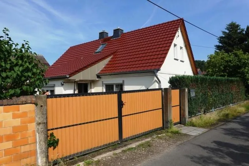 Einfamilienhaus mit Nebengebäude in Lauchhammer — Bild 2