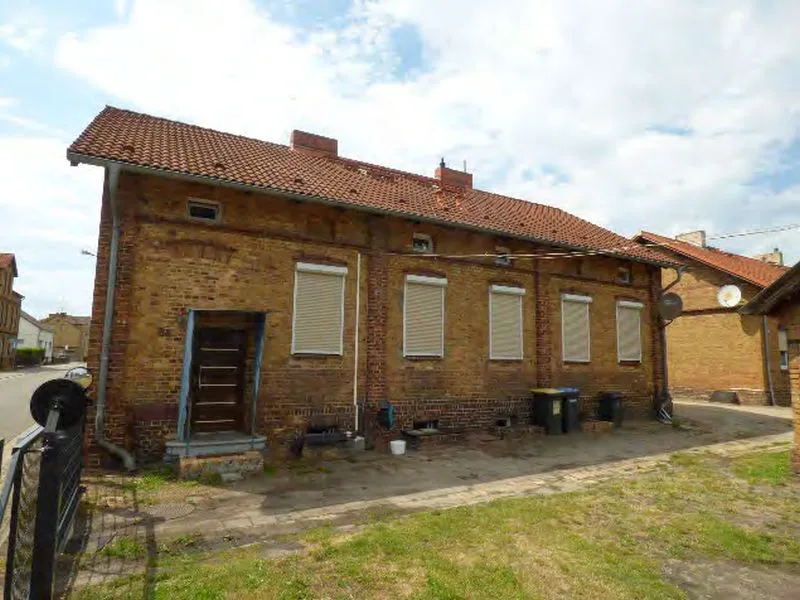 Wohnhaus (2 Doppelhaushälften) mit Nebengebäude in Schipkau OT Annahütte