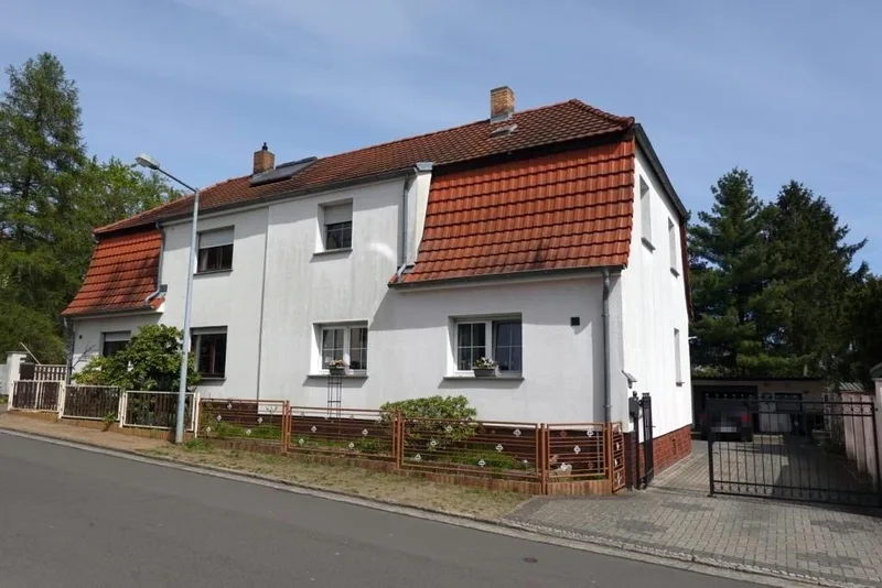 1/2 Anteil an Doppelhaushälfte mit Anbau und Garage in Lauchhammer
