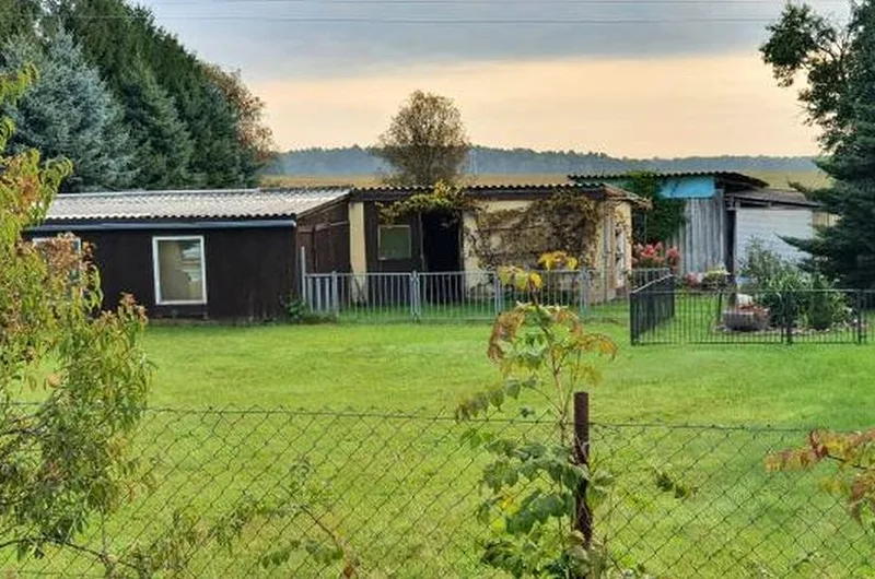 Einfamilienhaus mit Garagenanbau und Nebengebäude in Luckaitztal OT Schöllnitz — Bild 3