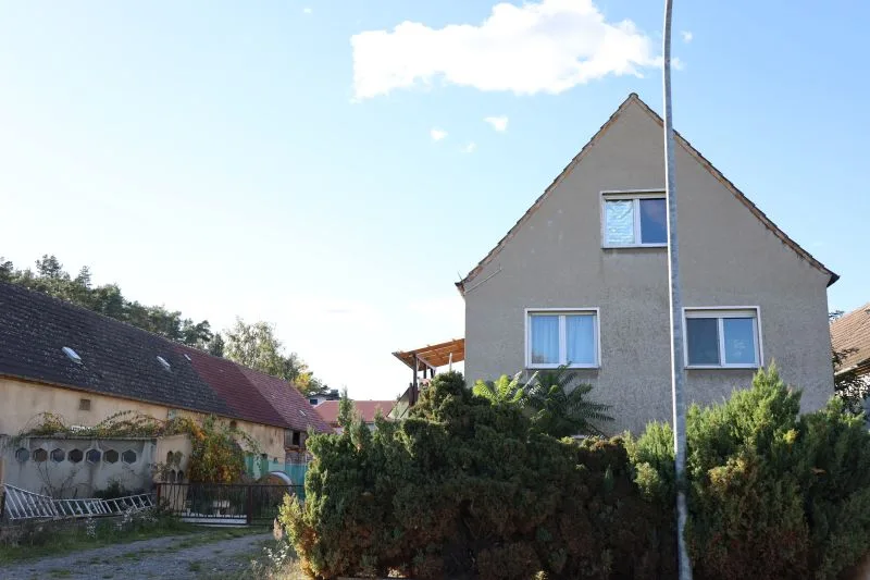 Wohnhaus mit Nebengebäude und Scheune in Großkmehlen OT Kleinkmehlen
