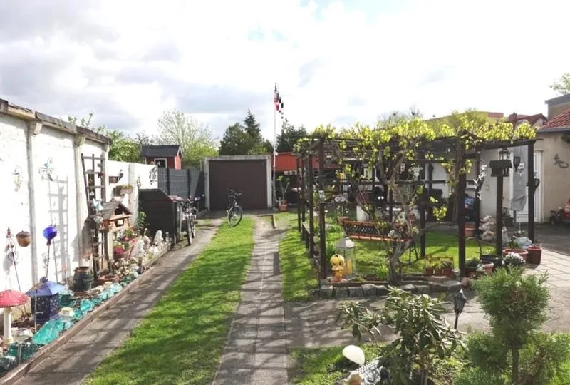 Doppelhaushälfte mit Anbau und Nebengebäude in Senftenberg — Bild 3