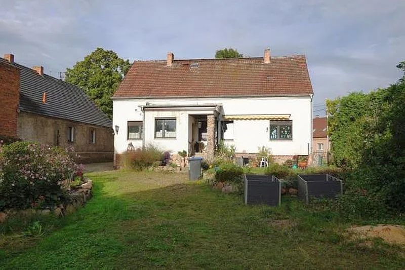 Wohnhaus mit Nebengebäude in Luckaitztal OT Schöllnitz (OL Neudöbern) — Bild 2