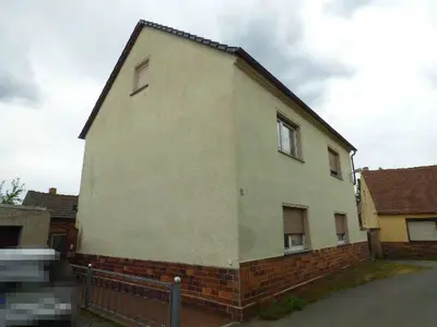 Zweifamilienwohnhaus mit Nebengebäuden in Ruhland