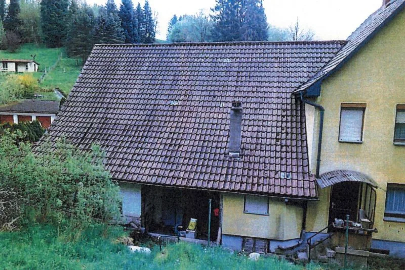 Einfamilienhaus nebst Scheunengebäude mit integrierter Garage in Wüstenrot — Bild 2