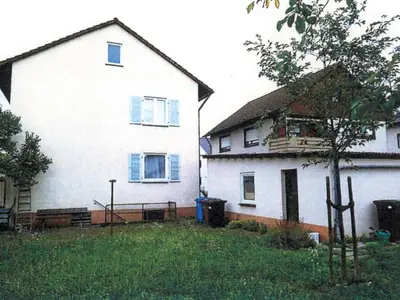 Zweifamilienhaus mit Garage