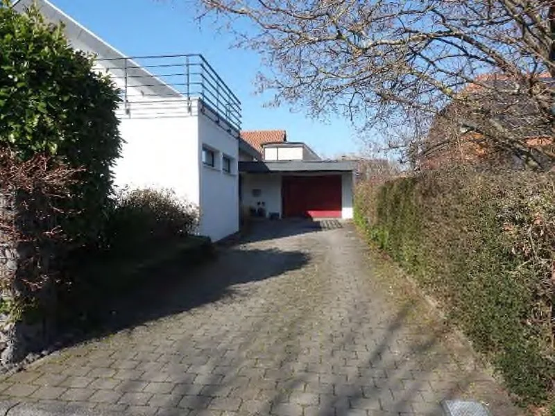 Einfamilienhaus mit angebauter Einzelgarage in Jettingen
