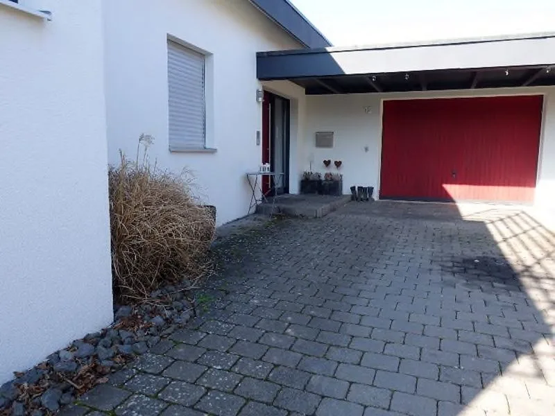 Einfamilienhaus mit angebauter Einzelgarage in Jettingen — Bild 2