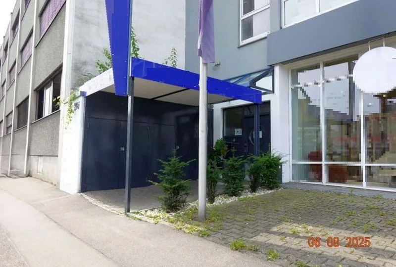 Geschäftshaus mit Anbau und Tiefgarage in Stuttgart