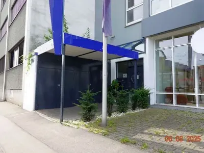 Geschäftshaus mit Anbau und Tiefgarage in Stuttgart