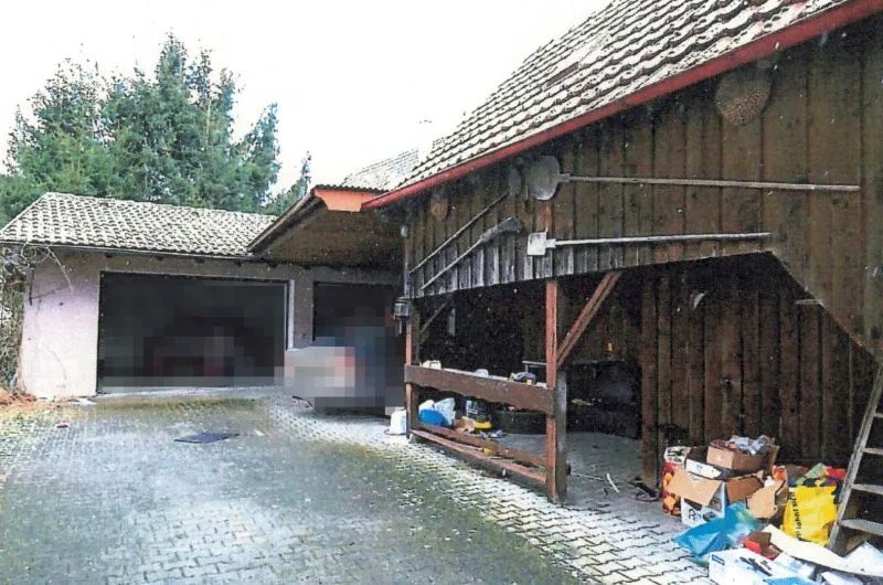 Doppelwohnhaus mit Doppelgarage und Scheunengebäude in Langenbrettach — Bild 3