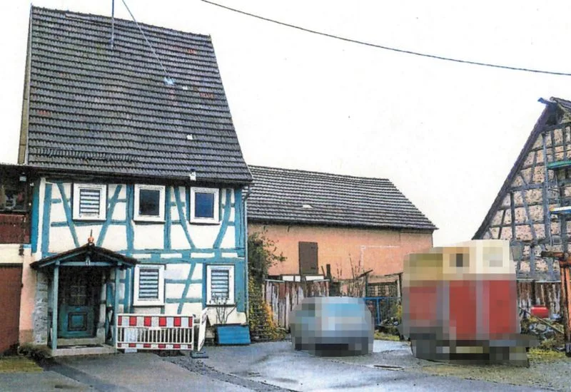 Einfamilienhaus nebst Scheunengebäude mit 2 Garagen und Gartengrundstück in Jagsthausen — Bild 2