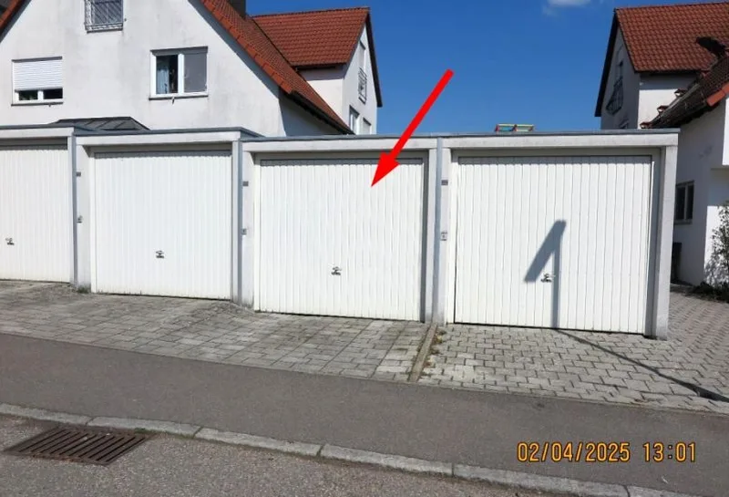 Reihenmittelhaus, Pkw-Garage und Pkw-Stellplatz im Freien in Weissach — Bild 2