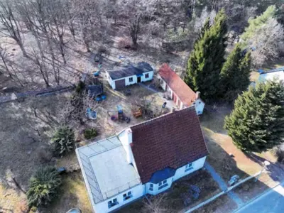 Wohnhaus mit Stallgebäude und Garage in Blankensee