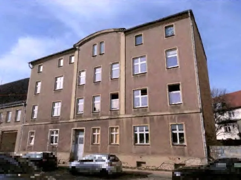 Mehrfamilienhaus mit Nebengebäude in Anklam