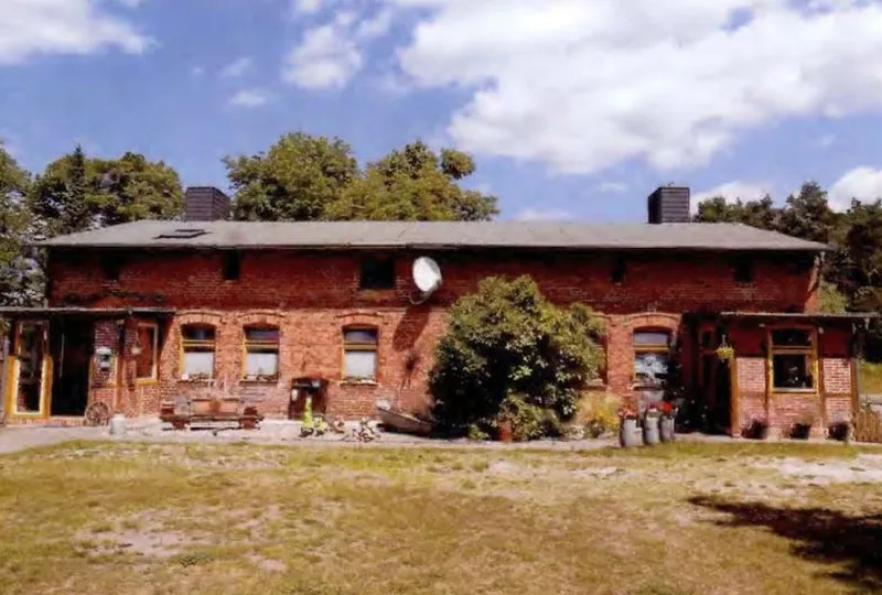 Zweifamilienhaus mit Nebengebäuden in Wilhelmsburg OT Eichhof — Bild 3