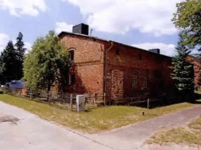Zweifamilienhaus mit Nebengebäuden in Wilhelmsburg OT Eichhof