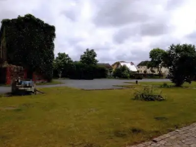 Zwei unbebaute, als Parkplatz und Wiese genutzte Grundstücke in Krugsdorf