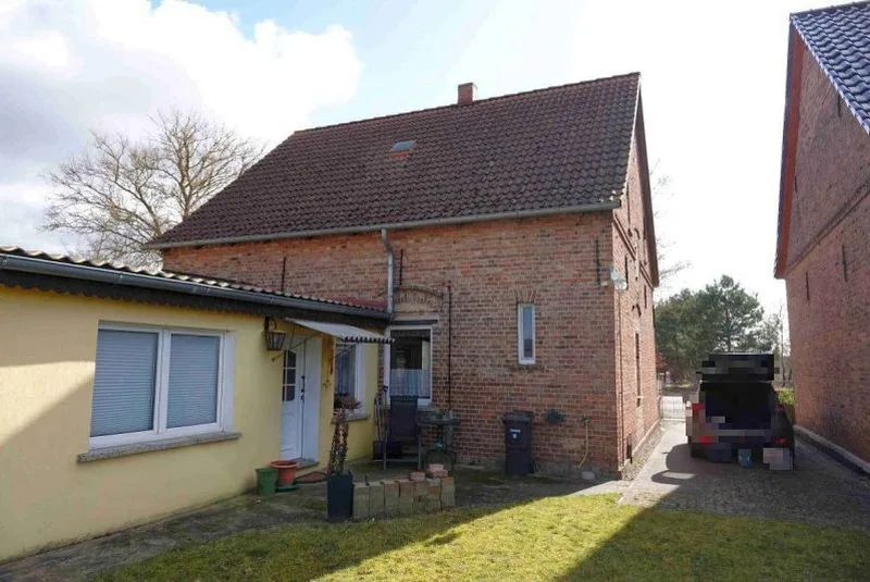 Wohnhaus mit Nebengebäuden in Meiersberg