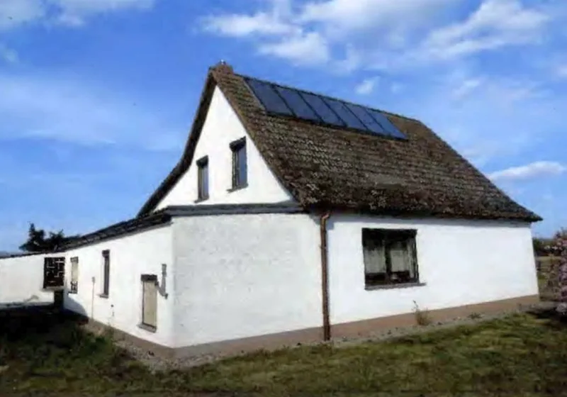 Wohnhaus mit Garagengebäuden in Wilhelmsburg OT Friedrichshagen — Bild 2