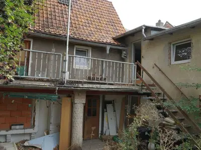 Einfamilienhaus mit hofseitigem Anbau und Nebenbauten in Arnstein OT Sandersleben