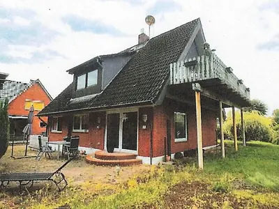 Einfamilienhaus mit Einliegerwohnung und Garage in Westerau