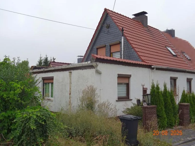 Einfamilienhaus (Doppelhaushälfte) mit Garage und 2 Nebengebäuden in Helbra — Bild 2