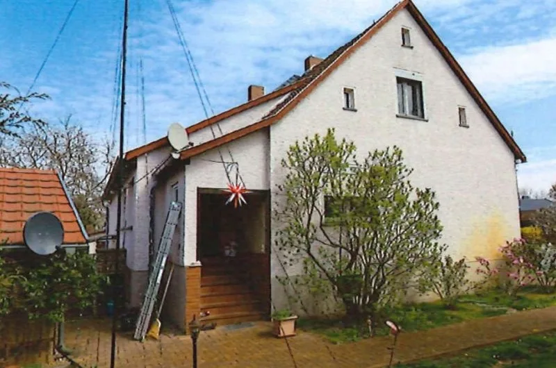 Wohnhaus mit Wirtschaftsgebäude, Werkstatt, Garage und Garagenanbau in Straupitz — Bild 2