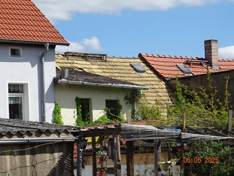 Reihenhaus mit Waschhaus und 2 Garagen in Eisleben — Bild 2
