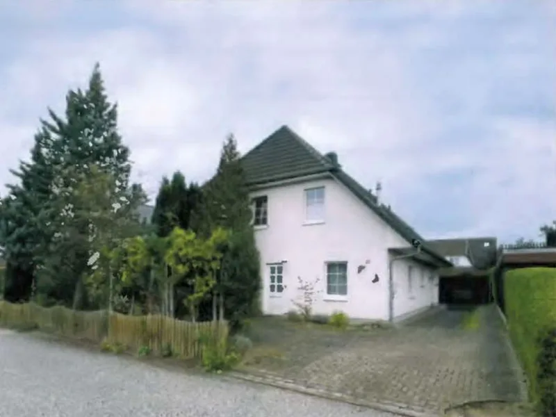 Einfamilienhaus mit Einliegerwohnung und Carport in Pampow — Bild 3