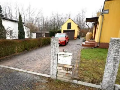 Einfamilienhaus mit Wirtschaftsgebäude in Spremberg